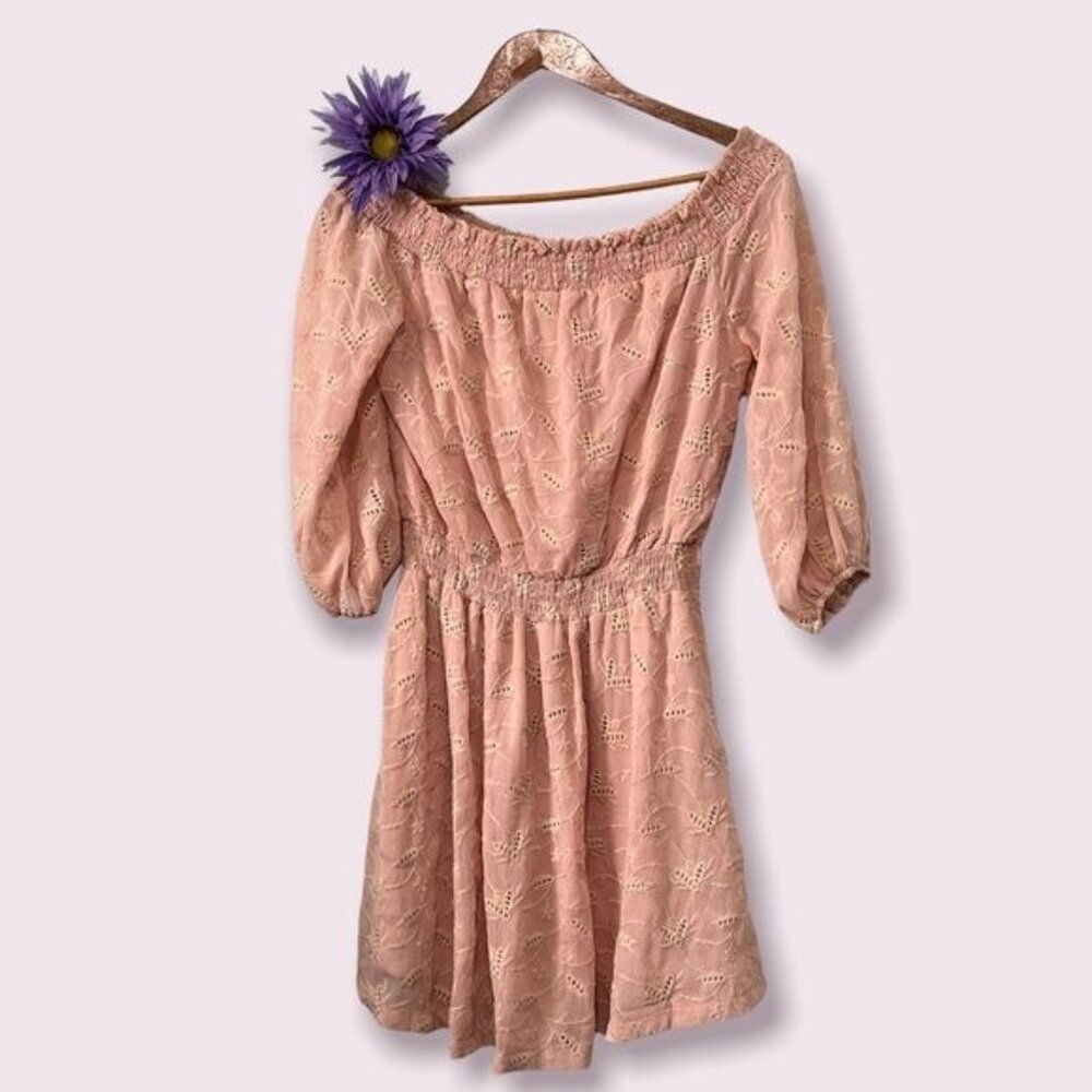 ASTR OFF SHOULDER  DRESS - Picture 4 of 6